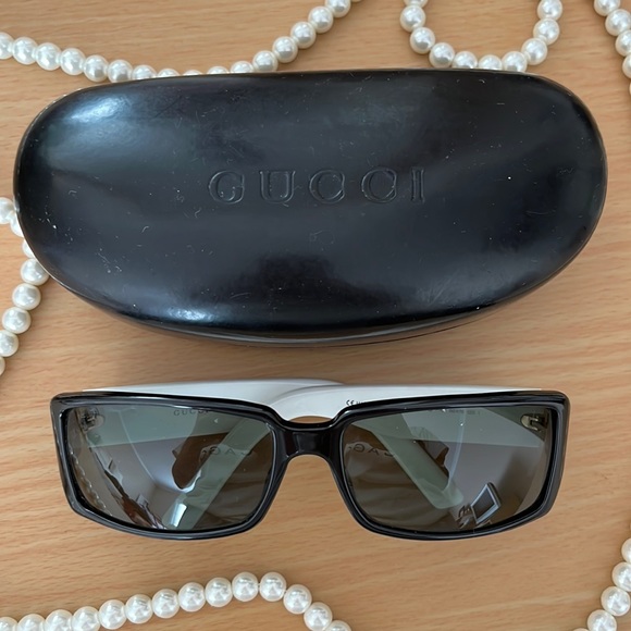 Gucci Accessories - SALE! Vintage Y2K 🕶 Gucci B&W Sunglasses